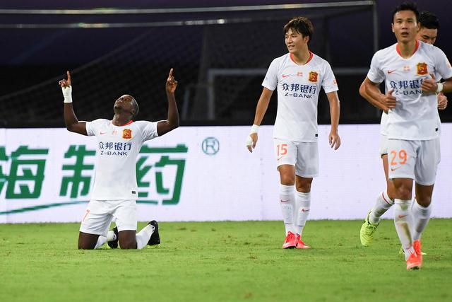 中国足球第一人！董路足球小将李昊炎签约巴萨拉玛西亚青训
